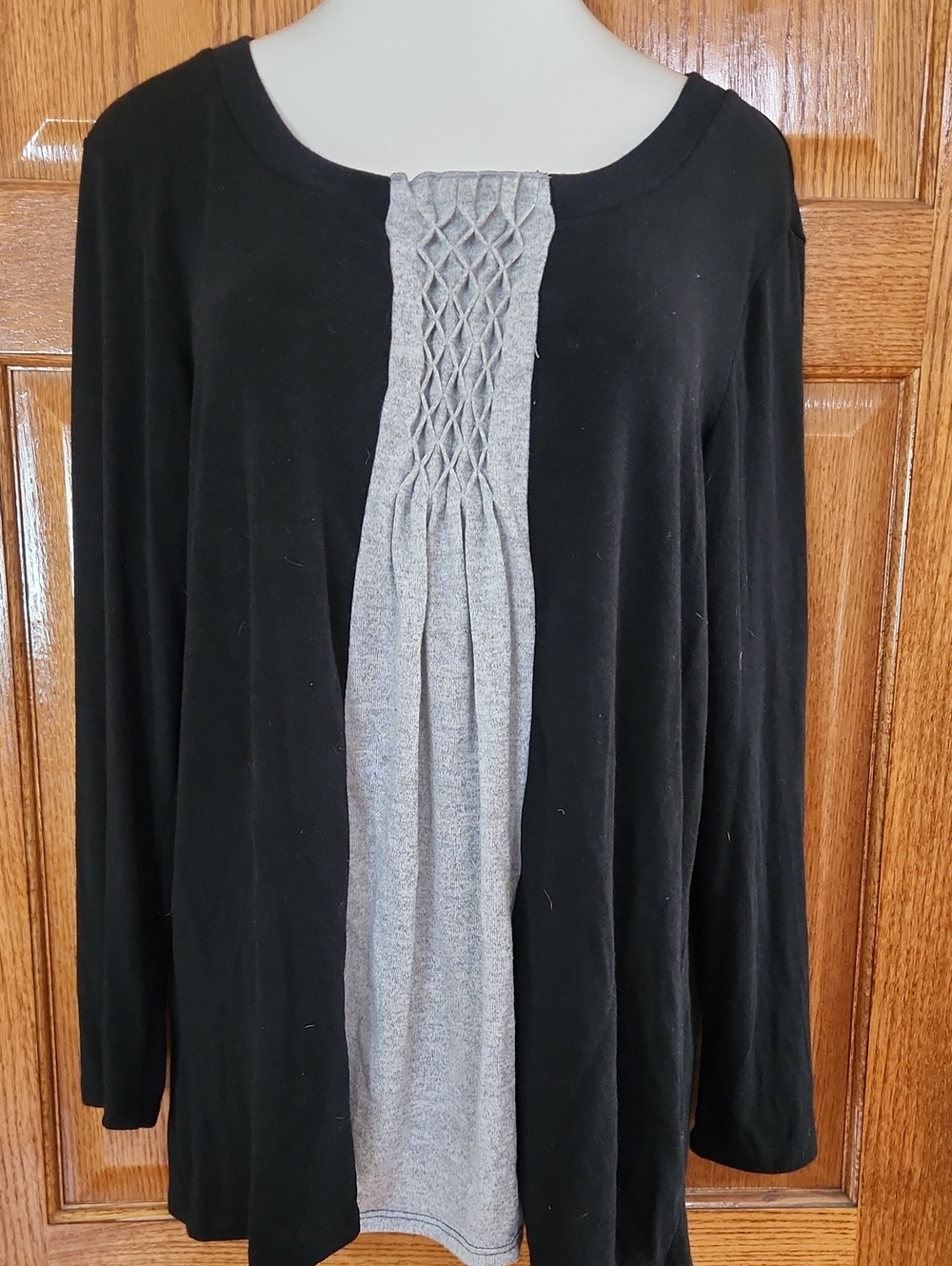 Monroe & Main Black Long-Sleeve Sweater Top with Gray Smocked Center 1X